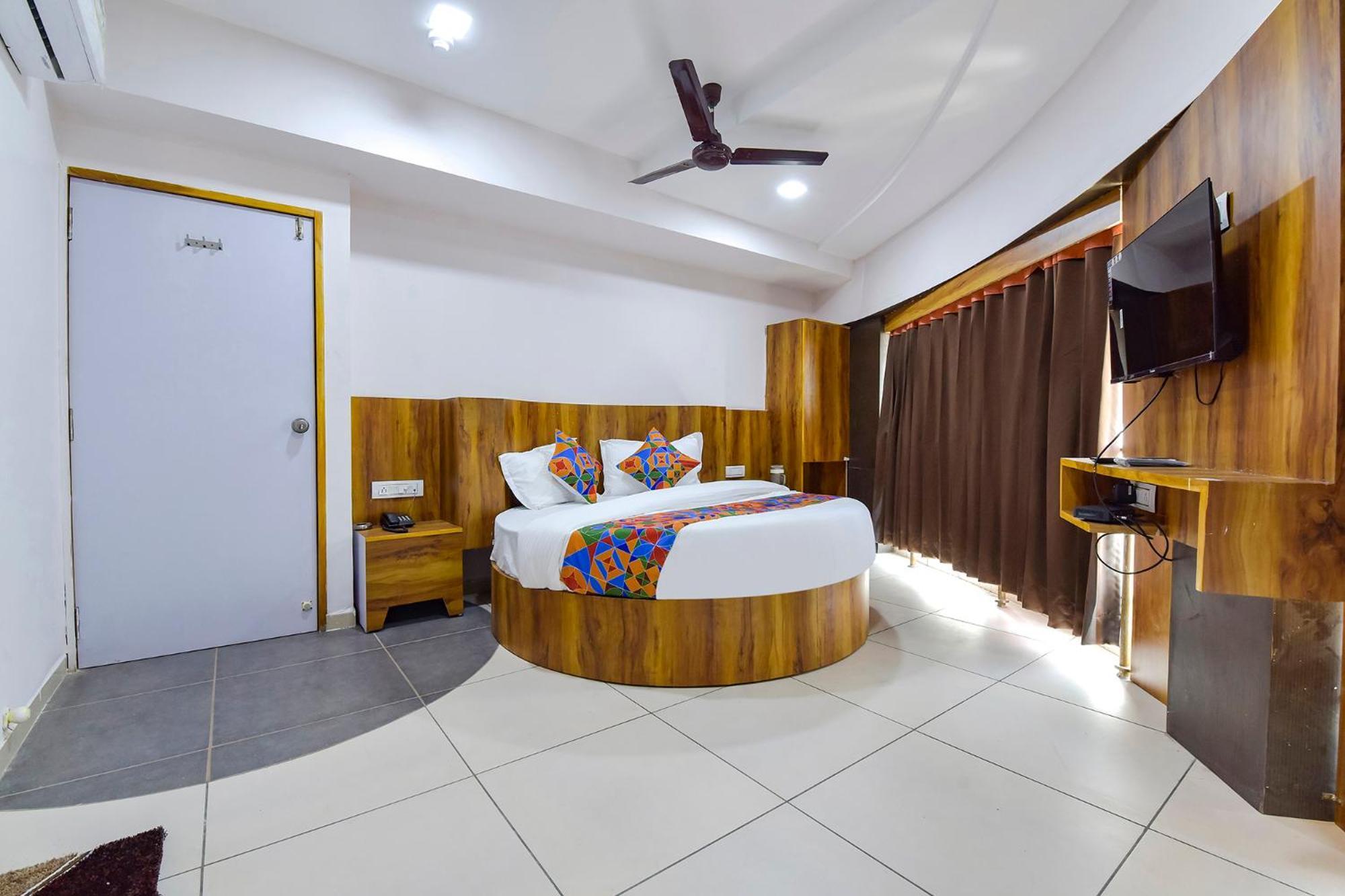 Fabhotel Star Ахмедабад Экстерьер фото